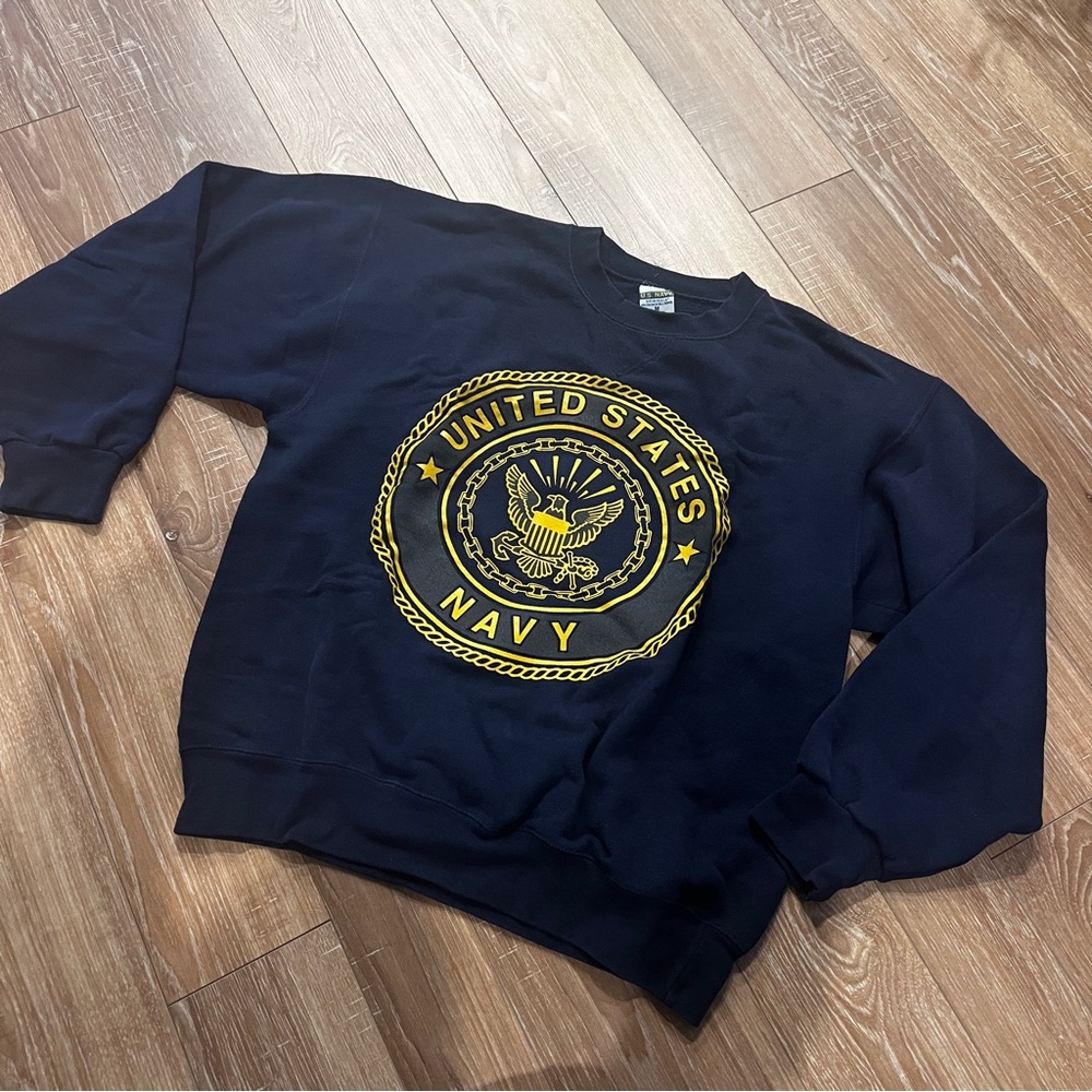 United States Navy Blue Sweatshirt Adult Size Medium Crew Neck Authentic USNavy